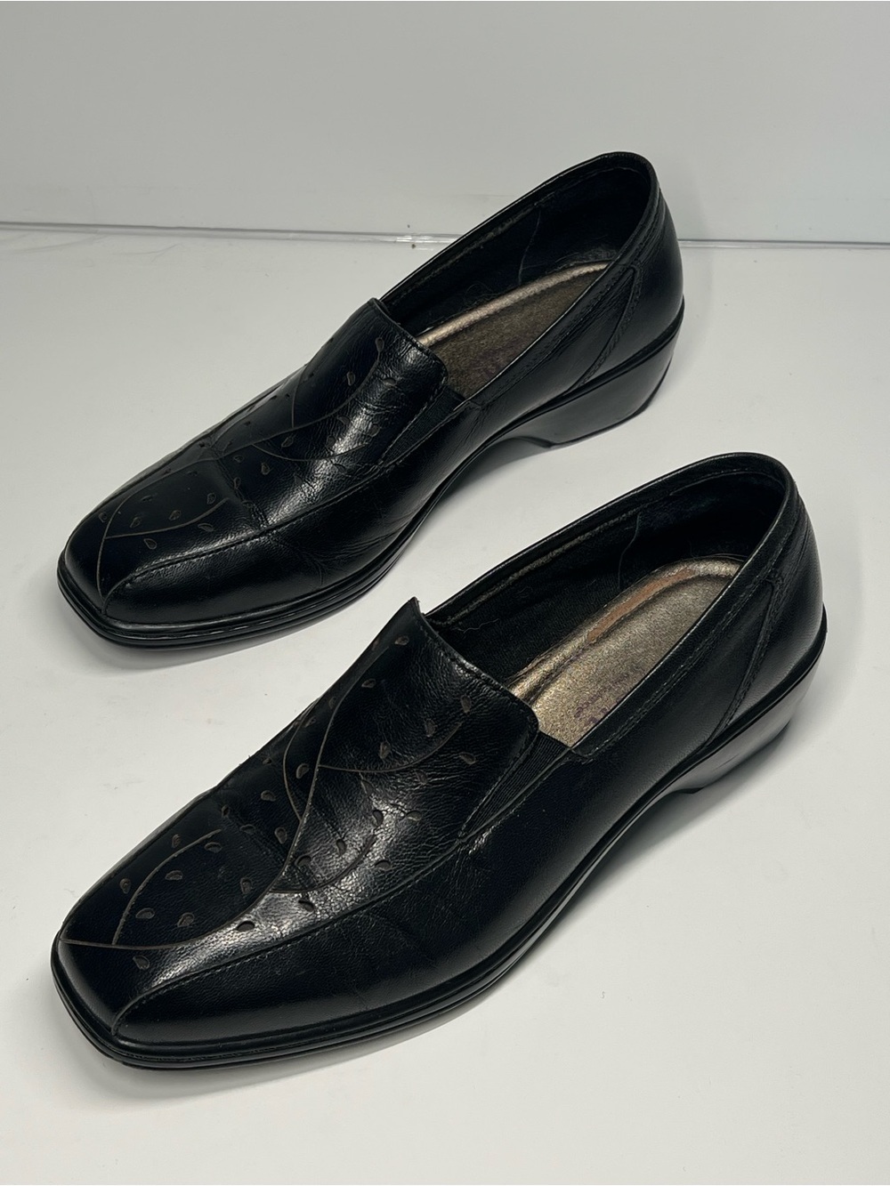 ARAVON Women’s 8.5 Black Slip On Shoe